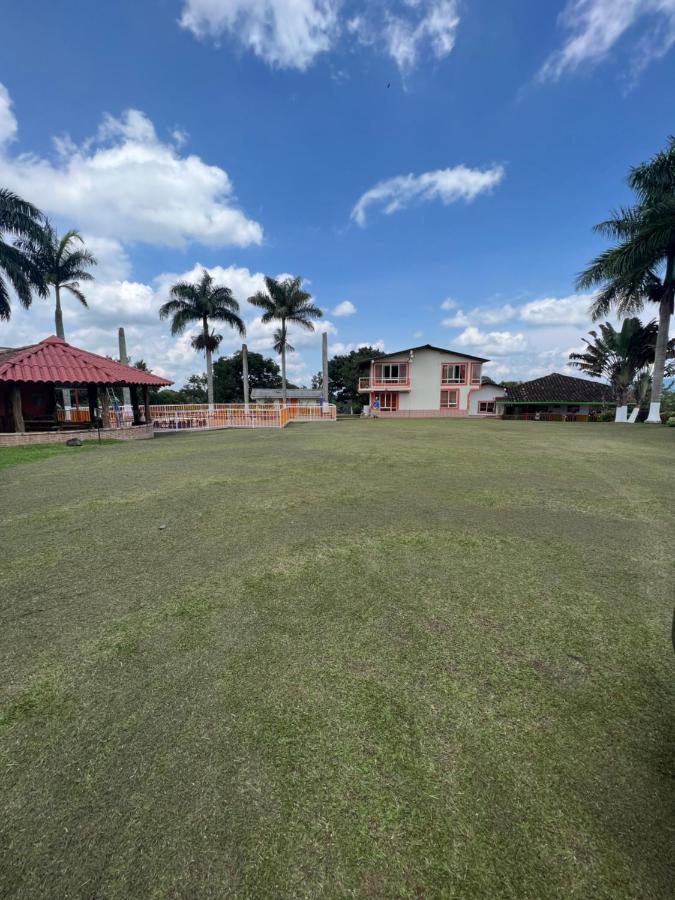 Alojamiento Campestre Hawaii Montenegro Exterior photo